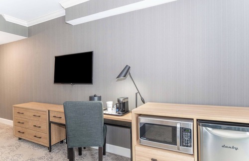 Richmond Hotel | Discover the Sandman Signature Vancouver Airport Hotel