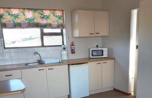Cape Saint Francis Apartment | Oceanfront Sandown Self-Catering with Breakfast & Views