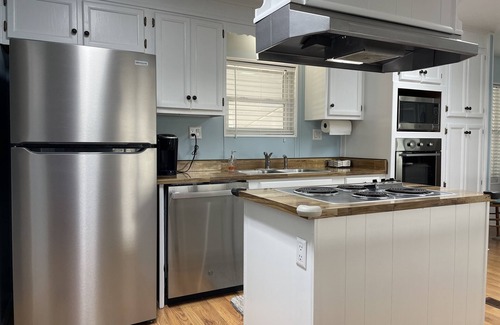 Garden City Cottage | Discover Sandpebble Cottage - Oceanfront Retreat Awaits