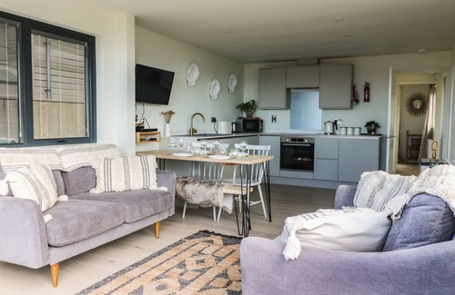 Eype Cottage | Experience Sandpiper Chalet: Oceanfront Retreat in Eype
