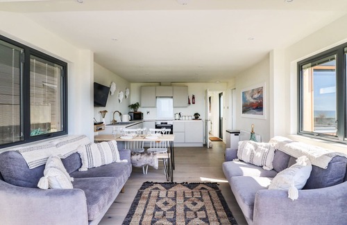 Eype Cottage | Experience Sandpiper Chalet: Oceanfront Retreat in Eype