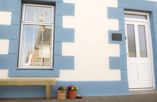 Cullen Cottage | Pet-Friendly Sandpiper Cottage with Ocean View in Cullen