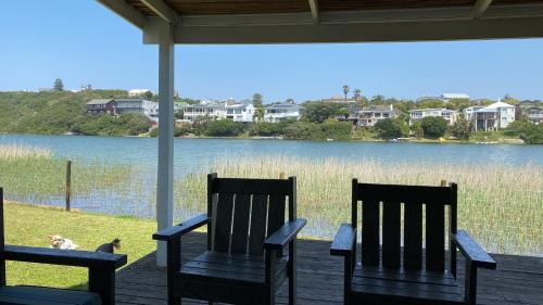 Seafield House | Experience Sandpiper Cottage: Pet & Child Friendly Haven