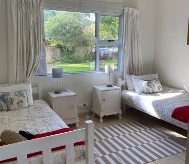 Seafield House | Experience Sandpiper Cottage: Pet & Child Friendly Haven