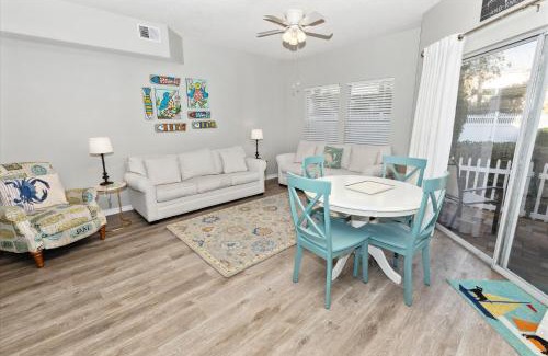 Holiday Isle Apartment | Discover Sandpiper Cove 9124 with Pool and Hot Tub Access