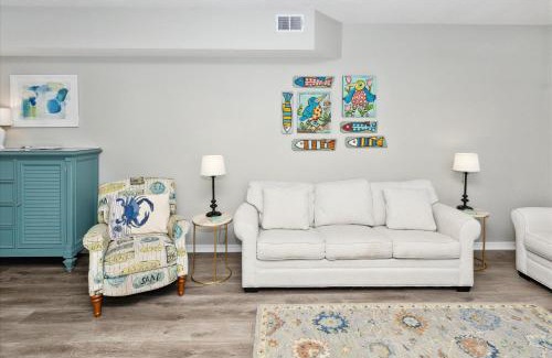 Holiday Isle Apartment | Discover Sandpiper Cove 9124 with Pool and Hot Tub Access