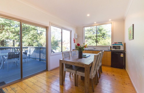 Apollo Bay Hotel | Inviting Sandpiper Motel in Apollo Bay - Guest Rated 9/10