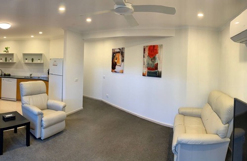 Apollo Bay Hotel | Inviting Sandpiper Motel in Apollo Bay - Guest Rated 9/10