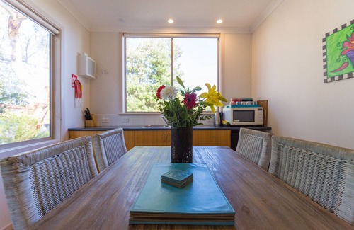 Apollo Bay Hotel | Inviting Sandpiper Motel in Apollo Bay - Guest Rated 9/10