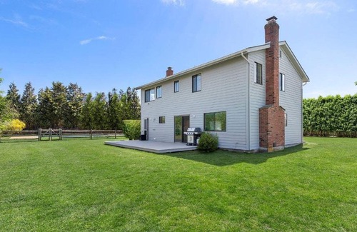 Bridgehampton House | Secluded Getaway at Sandpiper with Pool & Pet-Friendly Amenities