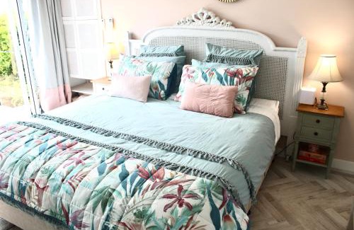 Newport Apartment | Oceanfront Sandpiper Studio with Pool, Rated 9.5/10