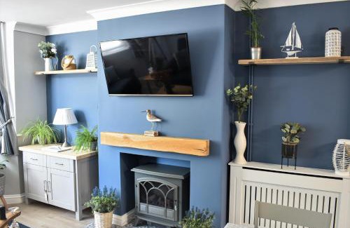 Lowestoft Apartment | Discover Sandpiper: Top-Rated Coastal Getaway for Families