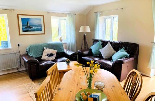 Holsworthy House | Devon Retreat: Sandpipers Cottage with Garden & Pet Friendly