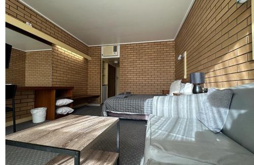 Mount Muirhead Hotel | Discover Sandpipers @ Millicent: Family-Friendly Retreat