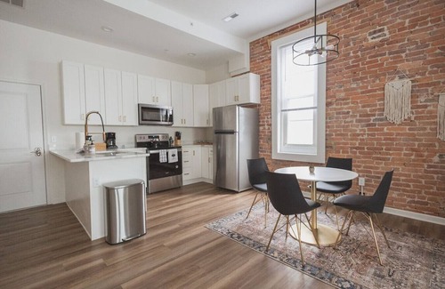 Martinsburg Apartment | Sandringham house- Efficiency Suite