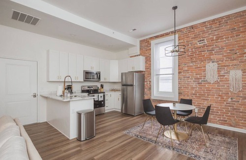 Martinsburg Apartment | Sandringham house- Efficiency Suite
