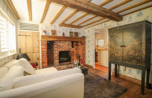 Northchapel House | Discover Sandrock Springs: A 4-Star Retreat Awaits You