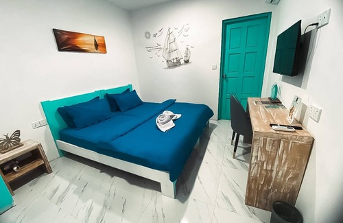 Thulusdhoo Island Hotel | Relax at Sands Exotic Hotel & Spa with Pool and Spa Access