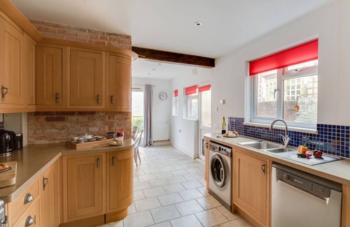 Weymouth Cottage | Ocean View Retreat at Sandsfoot Rest: Ideal for Families