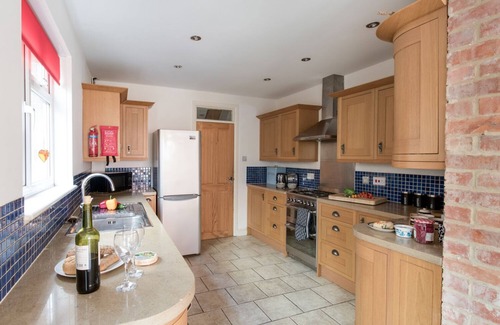 Weymouth Cottage | Ocean View Retreat at Sandsfoot Rest: Ideal for Families