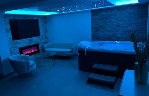 Orange House | Relaxing Sandspa Getaway with Jacuzzi & Child-Friendly Perks