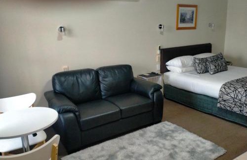 Armidale City Centre Hotel | Discover Sandstock Motor Inn Armidale: Family-Friendly Stay