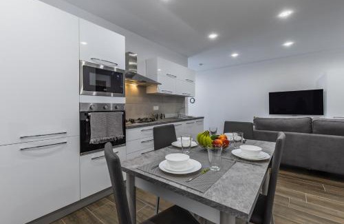 Bellavista Apartment | Family-Friendly Sandstone A8: 15 Minutes to Valletta