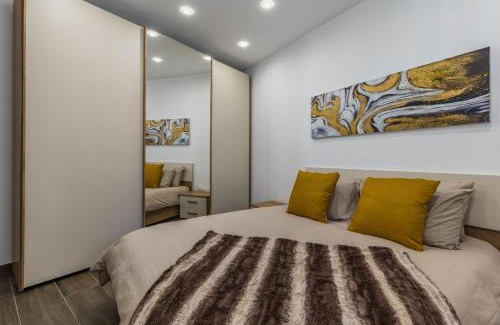 Bellavista Apartment | Family-Friendly Sandstone A8: 15 Minutes to Valletta