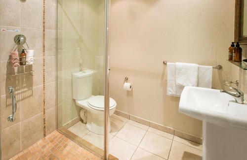 Greater Johannesburg Metropolitan Area Bed & Breakfast | Experience the Best at Sandton Slippers – 4-Star Stay!