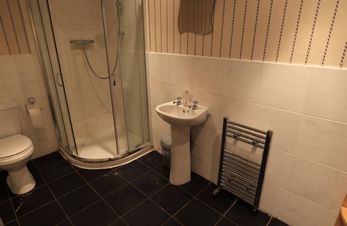 Stornoway House | Discover Sandwick Bay Guest House with Family-Friendly Amenities