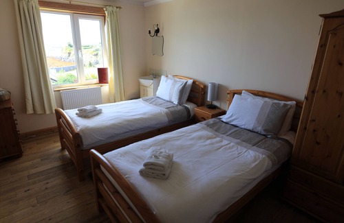 Stornoway House | Discover Sandwick Bay Guest House with Family-Friendly Amenities