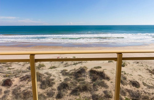 Pobles del Sud Apartment | Beachfront Sandy Beach Apartment with Pool & Spa Amenities