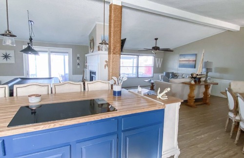 Graford House | Sandy Beach Cabana on Possum Kingdom Lake