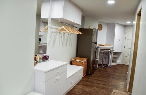 Cha-am Apartment | Oceanfront Sandy Beach Condo with Pool & Hot Tub