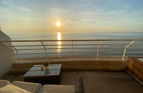 Cha-am Apartment | Beachfront Escape at Sandy Beach Condo 17D - Rated 9.3/10