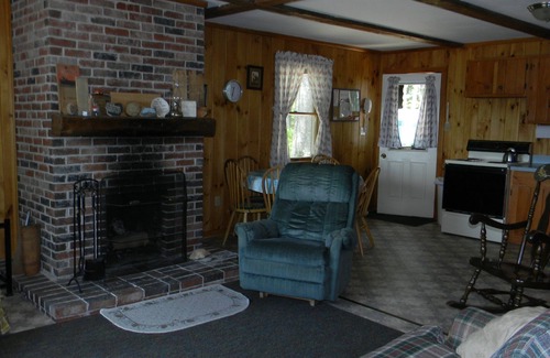 Damariscotta Cottage | Cozy Sandy Beach Cottage with Lake Views and Pet-Friendly Options