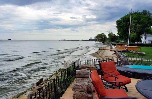 Bay City House | Sandy Beach on Saginaw Bay. Sleeps 10