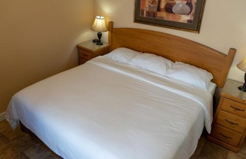 Okanagan-Similkameen Hotel | Beachfront Sandy Beach Suites with Ocean Views & Family Amenities