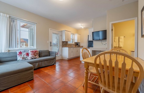 Okanagan-Similkameen Hotel | Beachfront Sandy Beach Suites with Family-Friendly Amenities