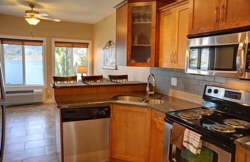 Okanagan-Similkameen Hotel | Beachfront Sandy Beach Suites with Family-Friendly Amenities