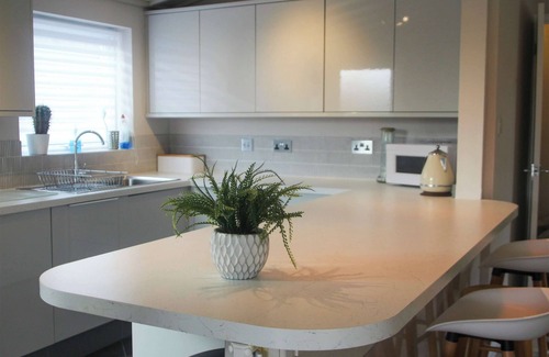 Anderby Creek Cottage | Discover Pet-Friendly Stays Steps from the Beach