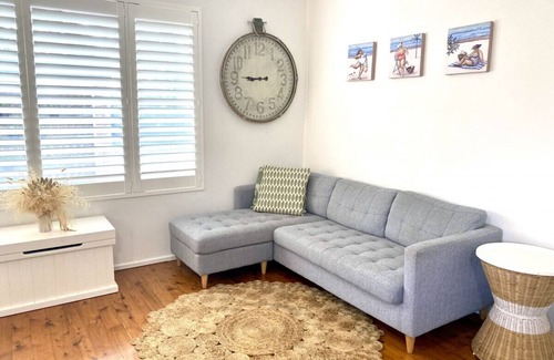 Narrabeen Apartment | Beachside Retreat with Pool and Ocean Views Await You