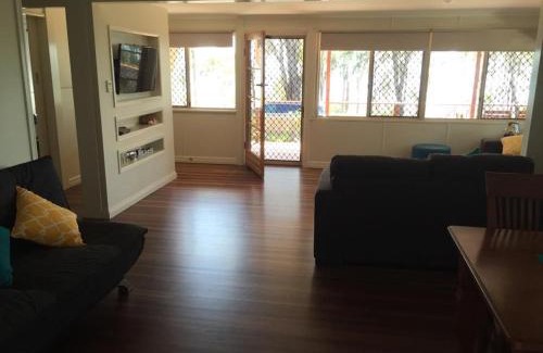 Point Vernon House | Relax at Sandy Footprints: 5-Star Ocean View Retreat