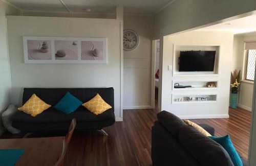 Point Vernon House | Relax at Sandy Footprints: 5-Star Ocean View Retreat