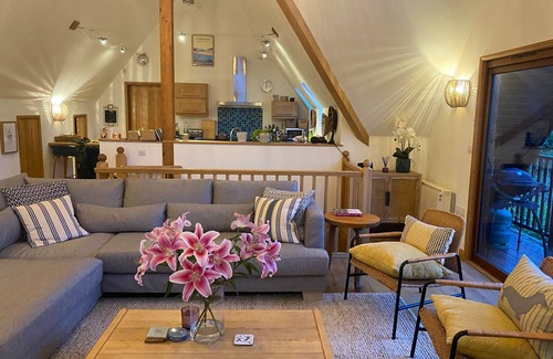 Rock Cottage | Pet-Friendly Sandy Hills 8 with Inviting Garden Retreat