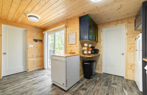 Sandy Hook Cottage | Discover Sandy Hooked: Pet-Friendly 2Bed Cottage Retreat
