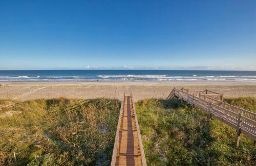 Topsail Beach House | Oceanfront Sandy Landing: Perfect Family Getaway Awaits