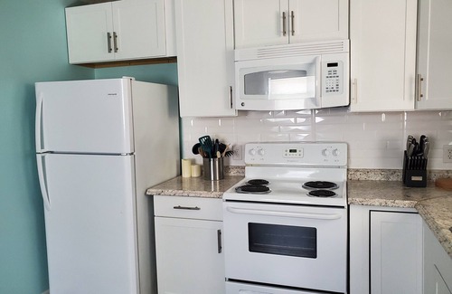 Long Beach House | Dog-Friendly Sandy Paws with Pool & Oceanfront Views