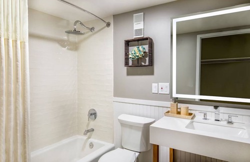 Ocean City Hotel | Sandy Retreat - Ocean View Room with Direct Beach Access