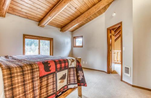 Rhododendron House | Serene Getaway at Sandy River with Hot Tub & Pet-Friendly Stays